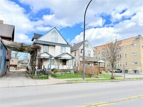 Building Photo - 948 Monroe Ave
