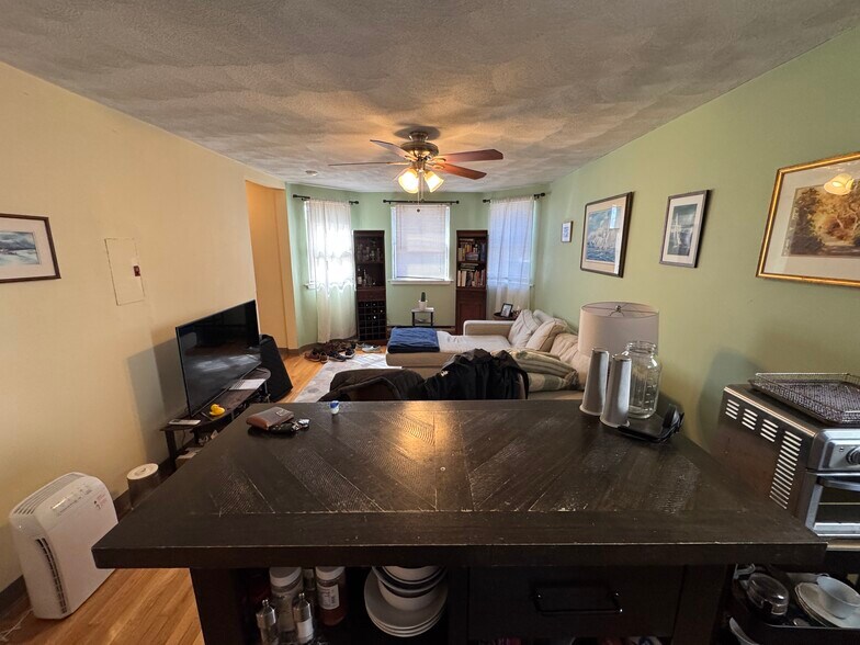 Building Photo - 217 Holland St