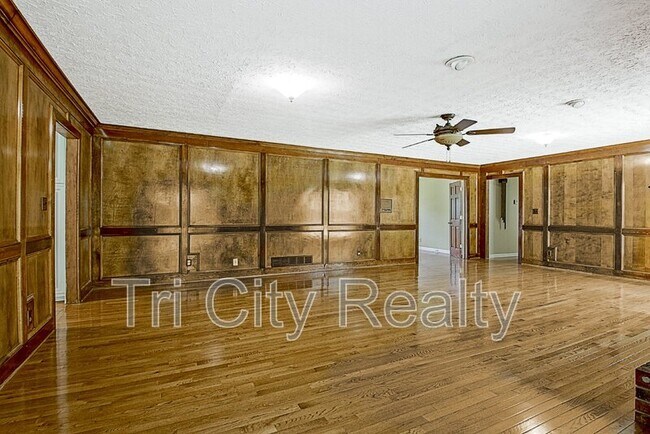 Building Photo - 630 Hawthorne Pl