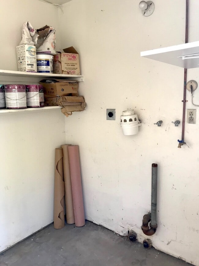 Building Photo - M/I SPECIAL - Remodeled Townhome in Point ...
