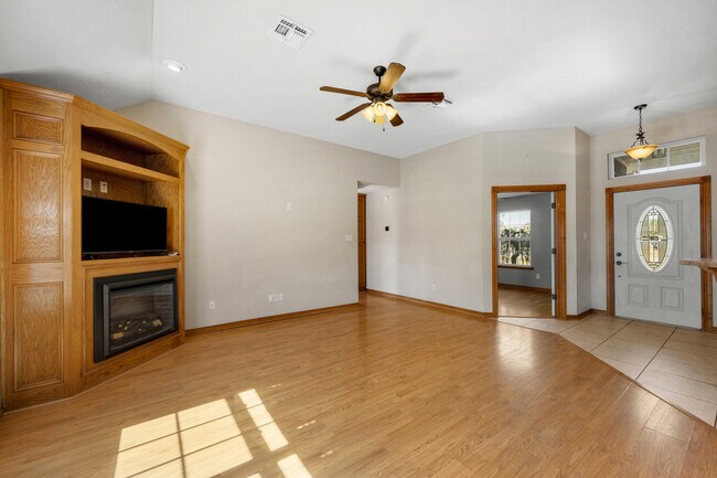 Building Photo - 1202 Hershel Dr