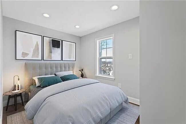 Building Photo - Bright 3-Bedroom Home in Mount Washington,...