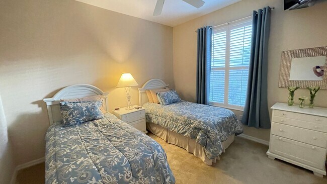 Building Photo - Furnished Annual Rental