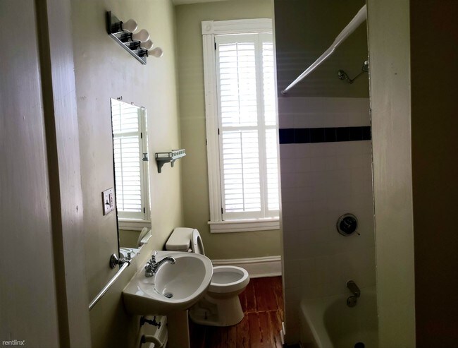Building Photo - 3 br, 2.5 bath House - 309 N Meadow St