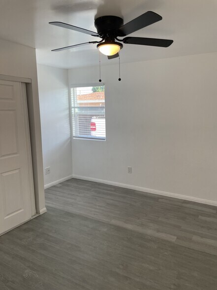 Room 1 - 3806 Linda Vista Dr
