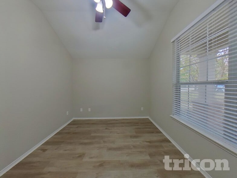 Building Photo - 10616 Lipan Trail