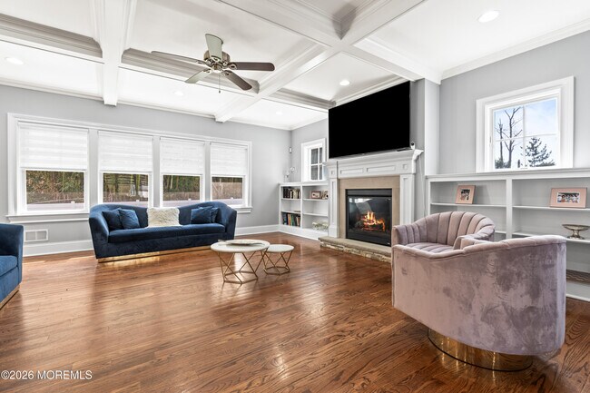 Building Photo - 558 Cedar Ave