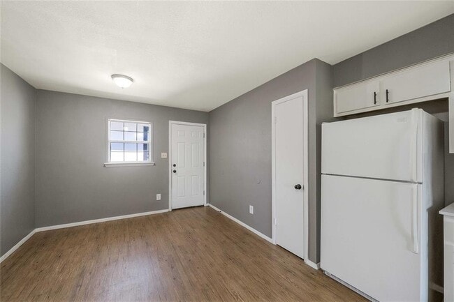 Building Photo - 4900 E Stassney Ln
