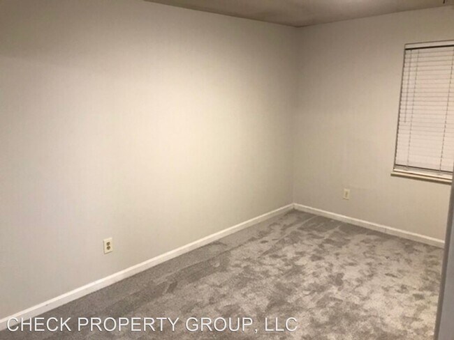Building Photo - 2 br, 1.5 bath House - 6516 Six Mile Lane #2