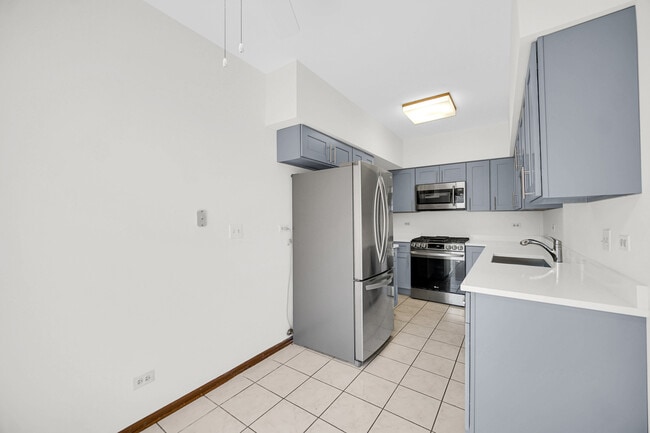 Building Photo - 1214 S Parkside Dr