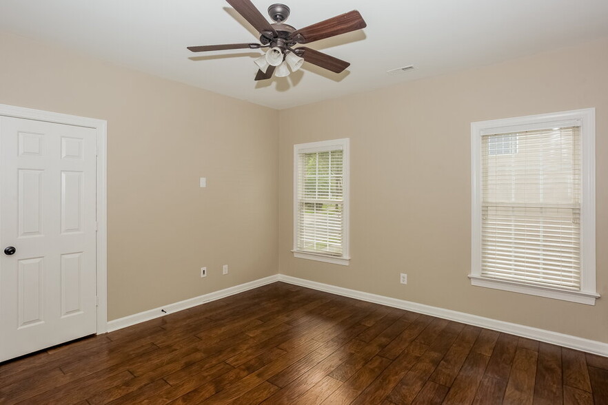 Building Photo - 7626 Garnkirk Dr
