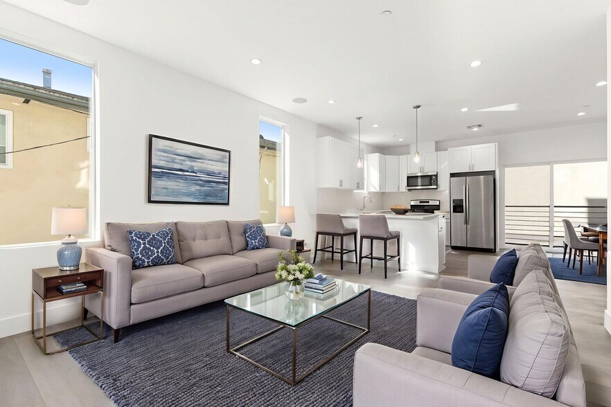 Primary Photo - 1034 N Oxford