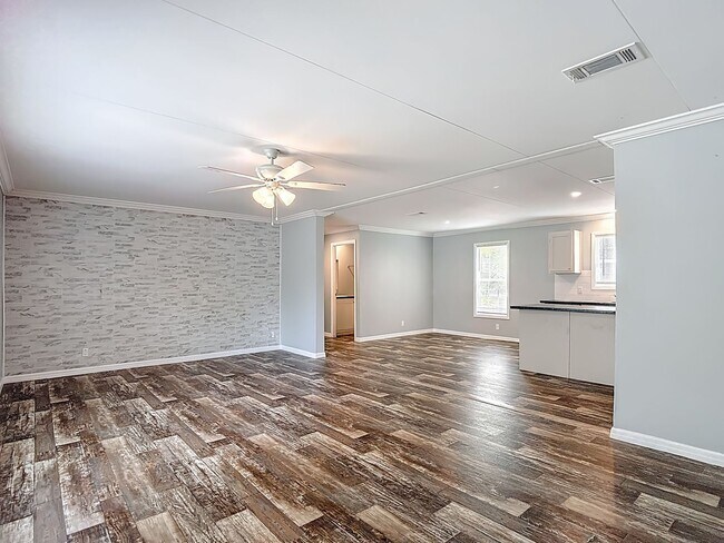Building Photo - 7158 Sunnyside Dr