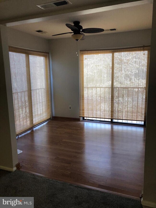 Building Photo - 1598 Nixon Dr