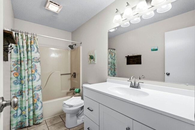 Building Photo - *** Beautifully Appointed & Furnished, Medium Term Rental W/Feb Move in Special***$400 off the fi...