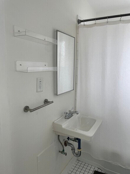 Building Photo - 521 Arcade Dr