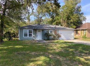 Building Photo - 2103 Holly Dr