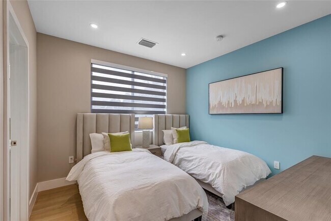 Building Photo - 811 SW 10th Terrace