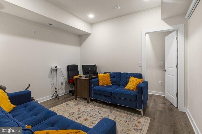 Building Photo - 19 S 44th St