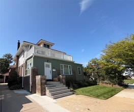 Building Photo - 646 W Beech St
