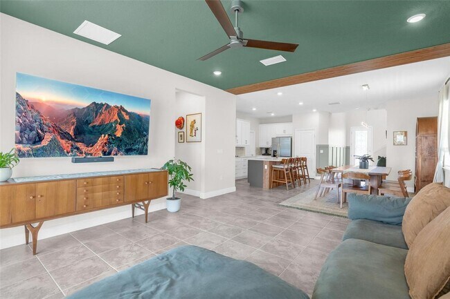 Building Photo - 2019 Sunshine Peak Dr