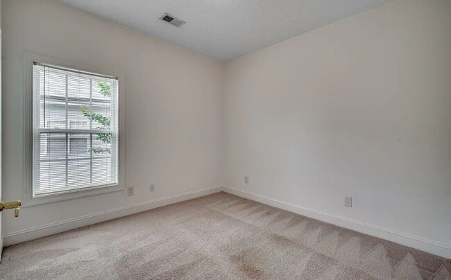 Building Photo - Coastal Living Made Easy – 3BR Condo for Rent