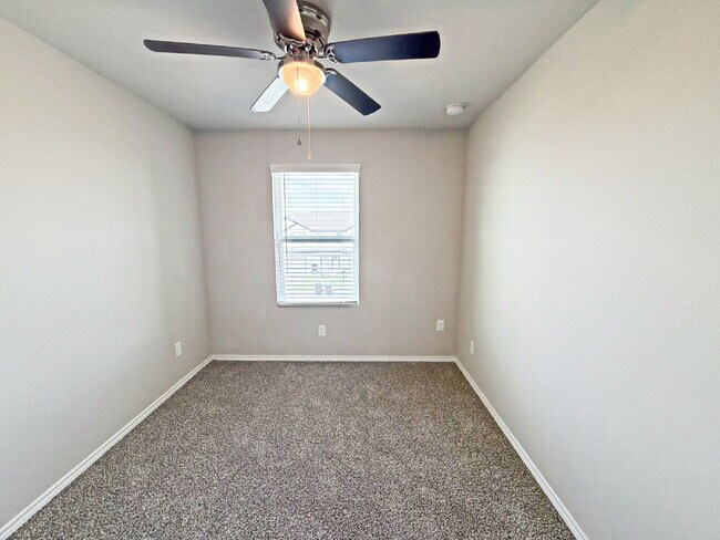 Building Photo - 127 Damon Dv