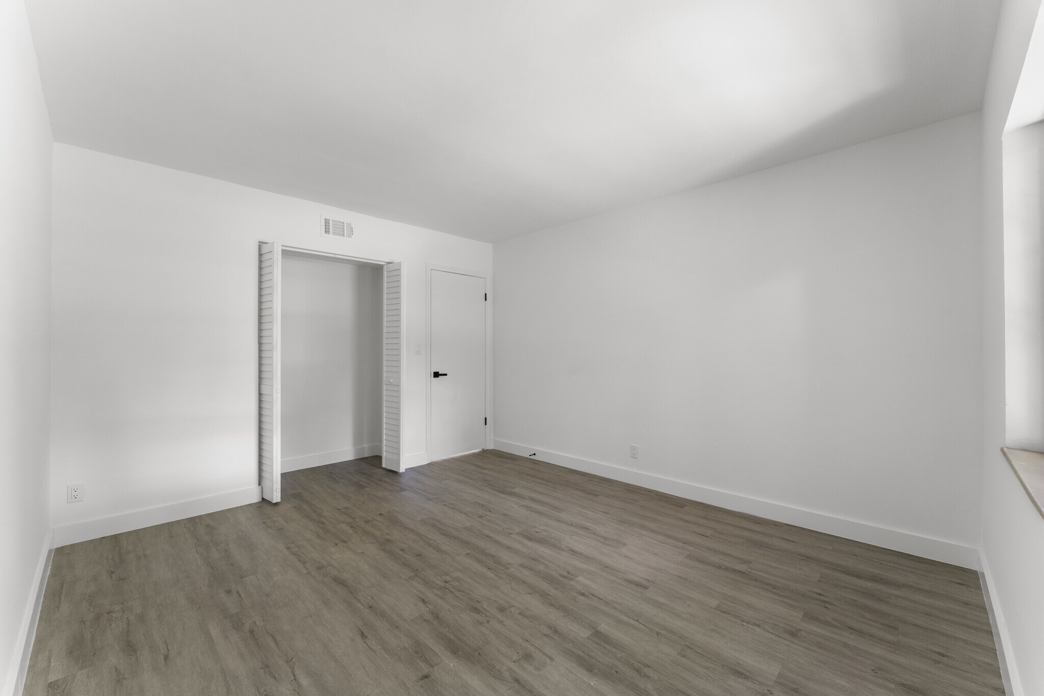 Building Photo - 3105 Oakland Shores Dr