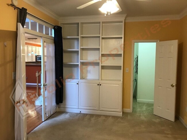 Building Photo - Wonderful 3BD 4 BA 1 Car-Garage End Unit T...