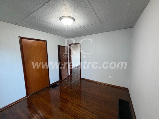 Building Photo - 121 Warrington-
