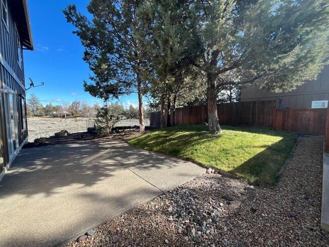 Building Photo - Beautiful and Spacious 4 Bed/2.5 Bath Home in NW Bend