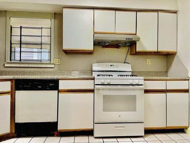 Building Photo - 188 Main St