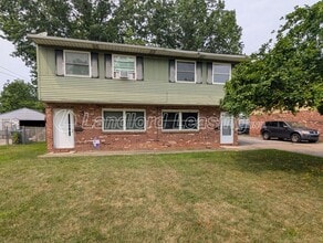 Building Photo - Well-Maintained 3-Bedroom Townhouse in Lorain