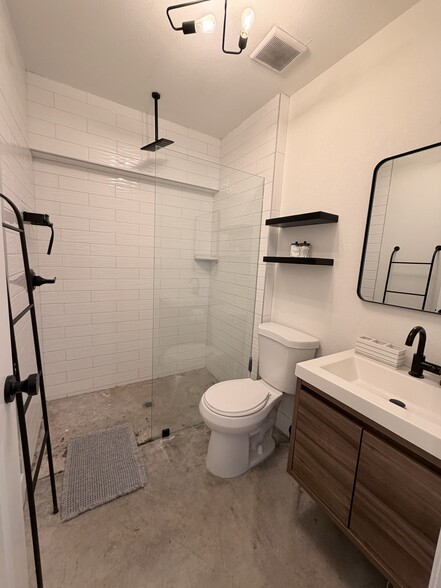 Bathroom - 6007 N Orange Blossom Ave