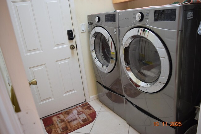 Building Photo - 1657 SW Duclair Ave