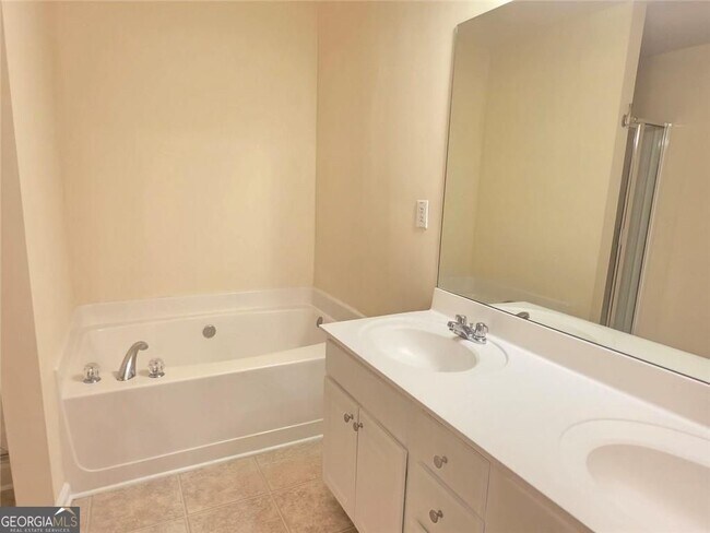 Building Photo - 1693 Southgate Mill Dr