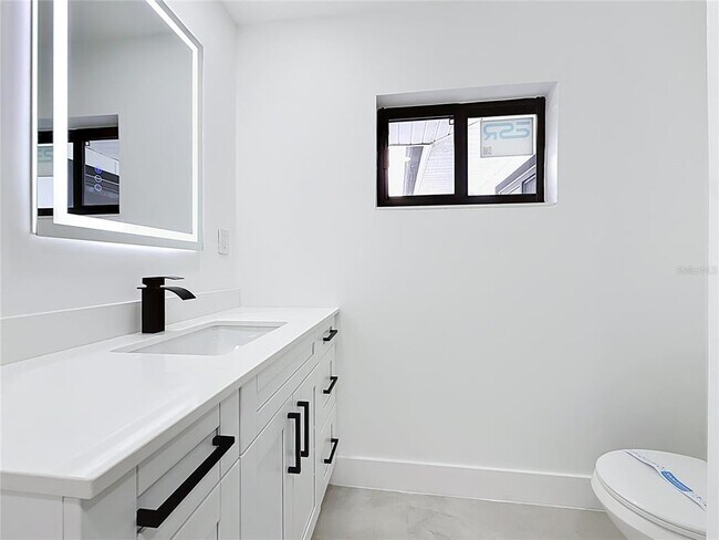 Building Photo - 2472 Tradewinds Dr