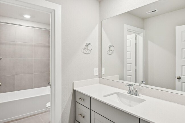 Building Photo - 6607 Castella Dr
