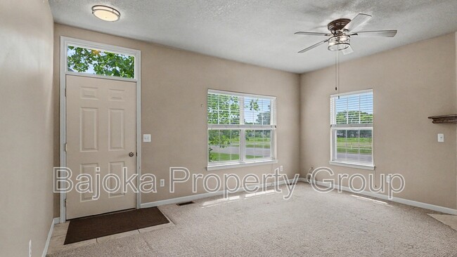 Building Photo - 43018 Burlington Dr
