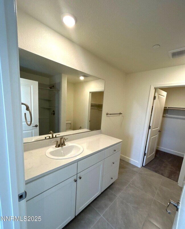 Building Photo - 963 Cascade Range Dr