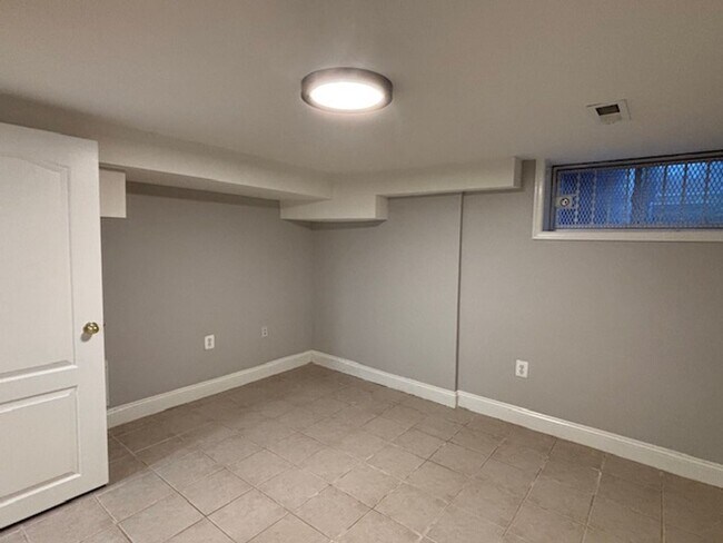 Building Photo - 2831 11th St NW