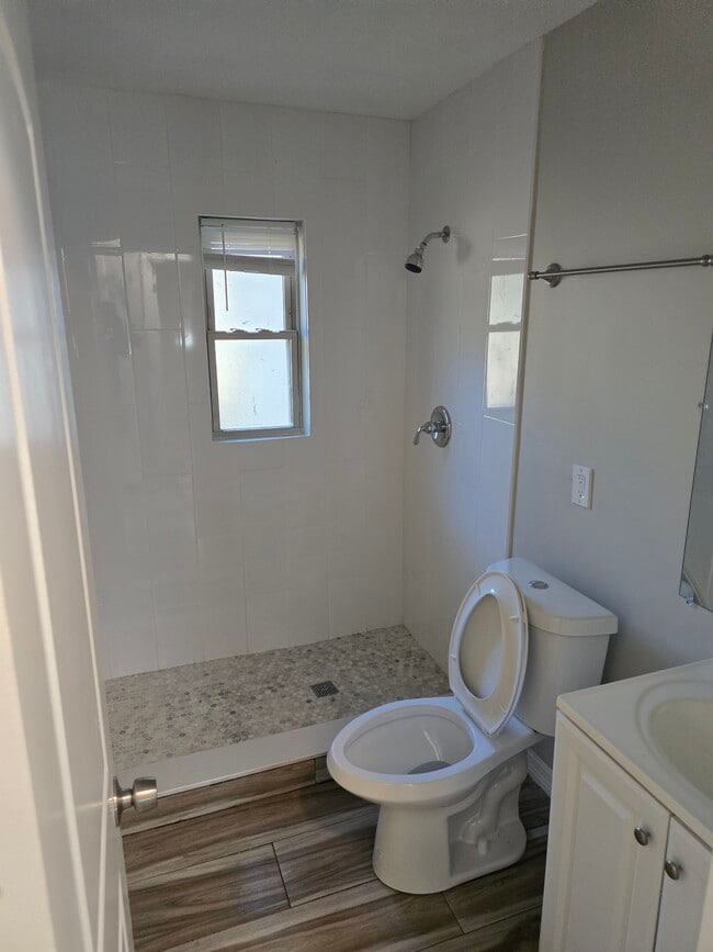 Building Photo - 1413 NW 19th Ct