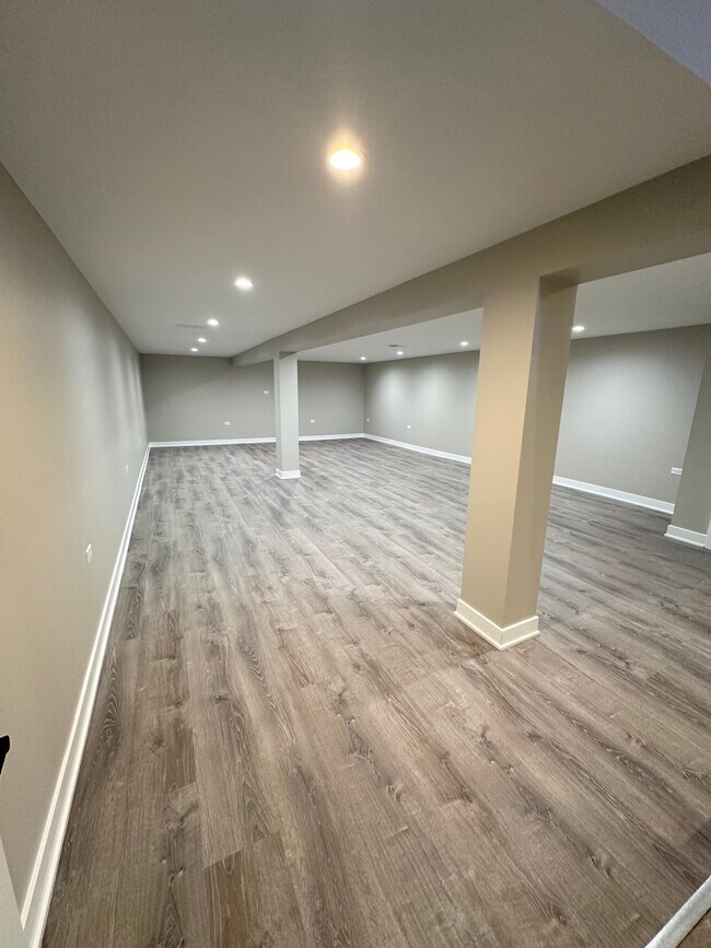 Building Photo - 2049 Hagen Ln