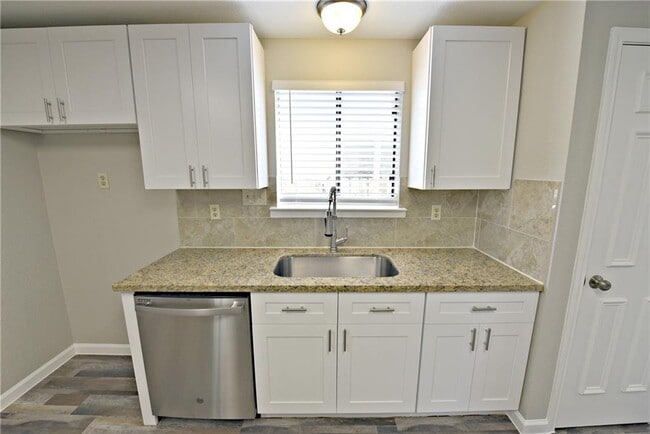 Building Photo - 13003 Sinton Ln