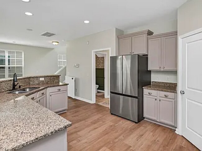 Building Photo - 336 Eastfair Dr