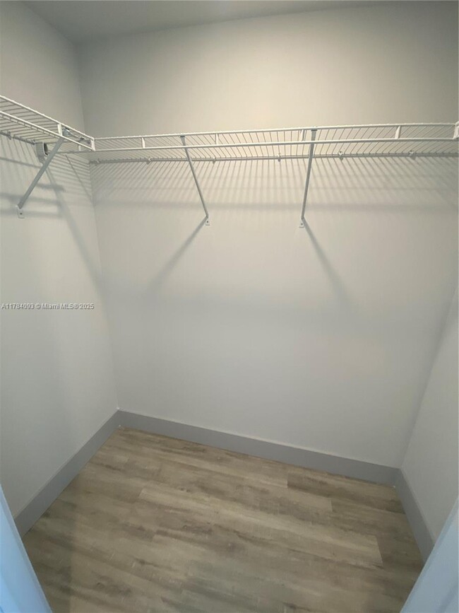 Building Photo - 9000 Ramblewood Dr