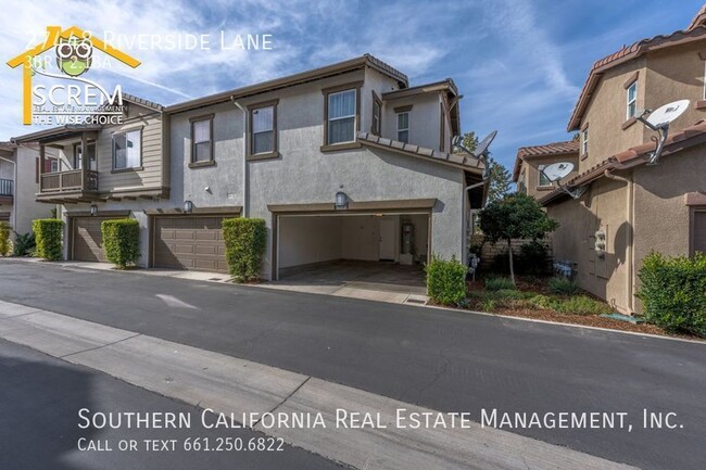 Building Photo - Three Bedroom Creekside Townhouse in Valencia