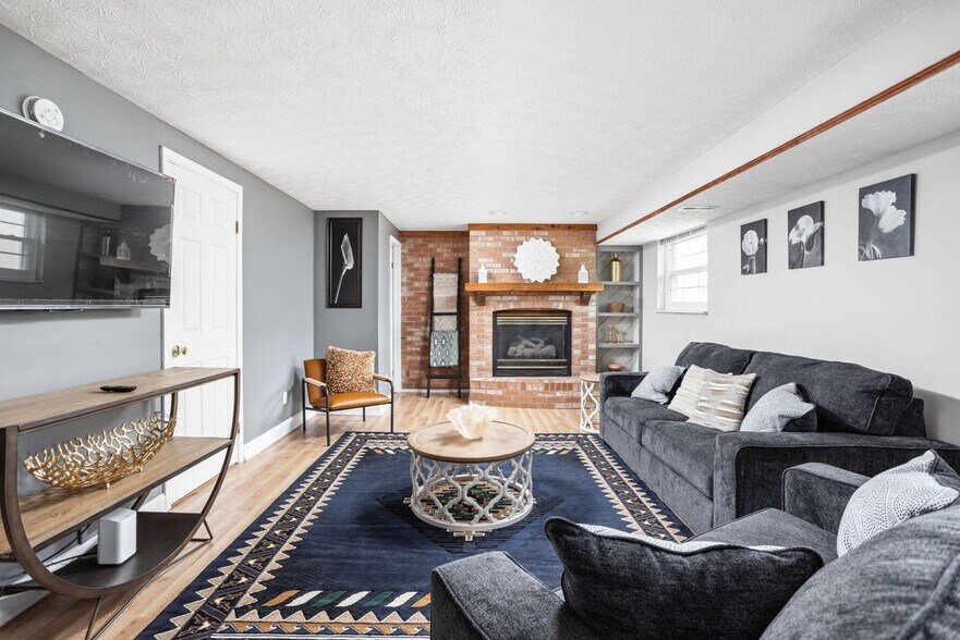 Primary Photo - 620 Southridge Ct