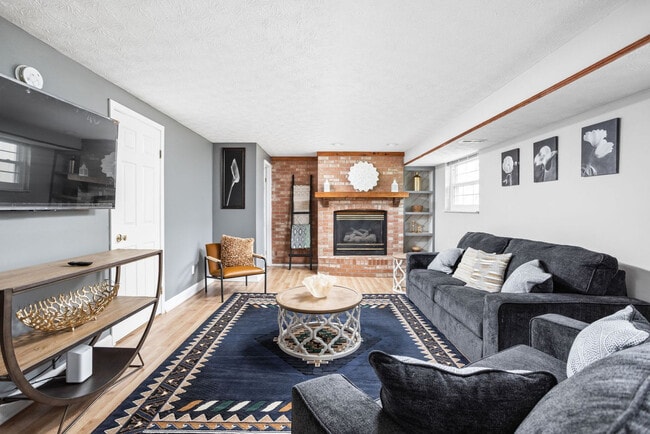 Primary Photo - 620 Southridge Ct