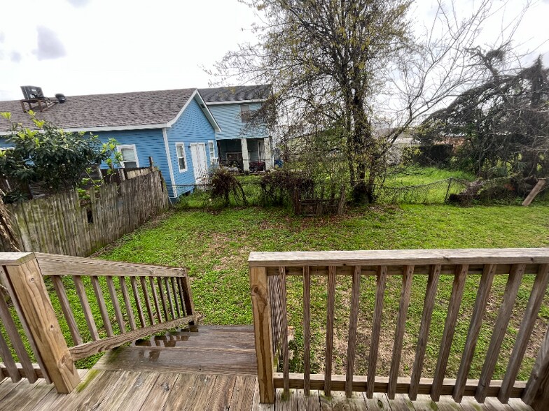 Building Photo - 1916 Eagle St